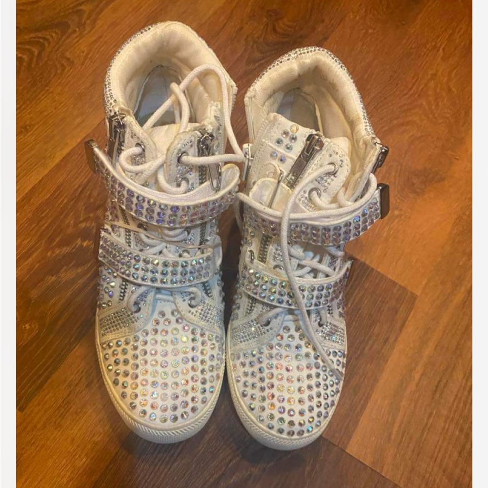 NWOT Ankle Crystal Double Strap Zip Up Boots Size 6